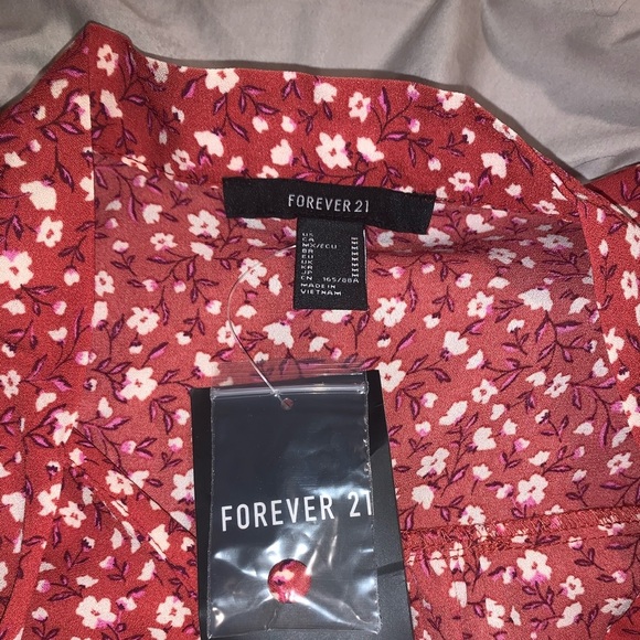 Red Floral Neck Piece Ruched Dress - Picture 2 of 7